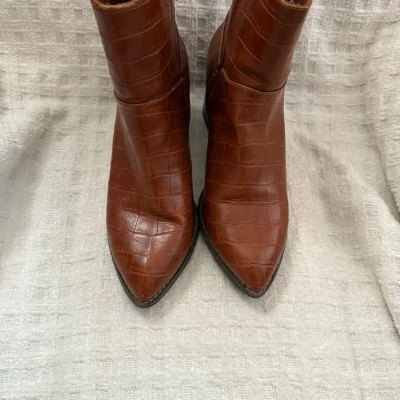 Melrose Ave Women’s Faux Leather Block Heel Side-Zip Pointed Toe Booties - Picture 10 of 12